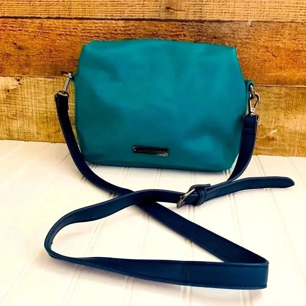 Danielle Nicole Purse - Picture 2 of 7